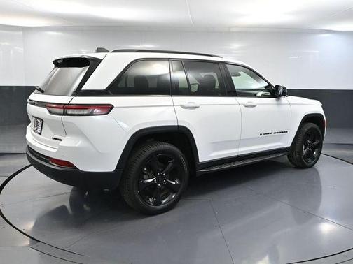 Bright White Clearcoat 2024 Jeep Grand Cherokee Limited