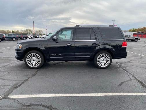 2015 Lincoln Navigator Base