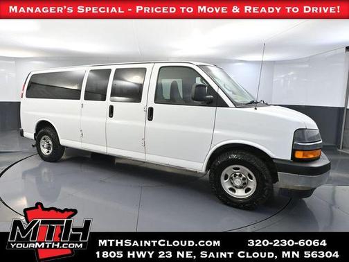 Summit White 2017 Chevrolet Express 3500 LT
