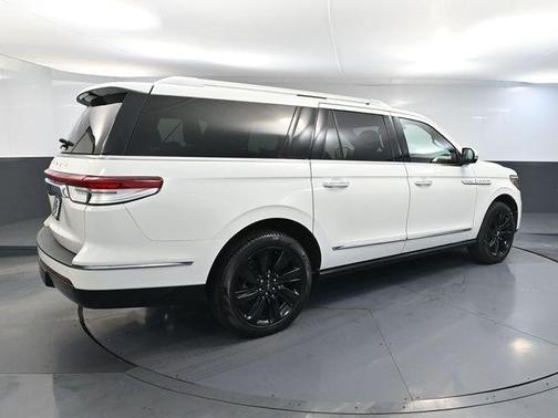 2023 Lincoln Navigator L Reserve