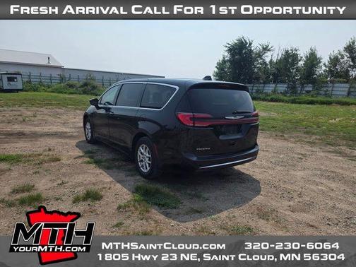 Diamond Black 2024 Chrysler Pacifica Touring-L