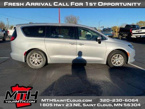 2022 Chrysler Voyager LX