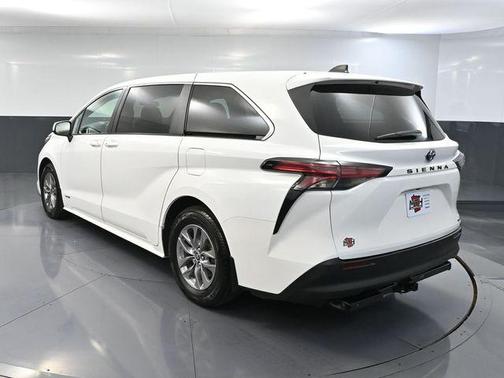 2021 Toyota Sienna LE