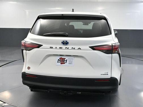 2021 Toyota Sienna LE
