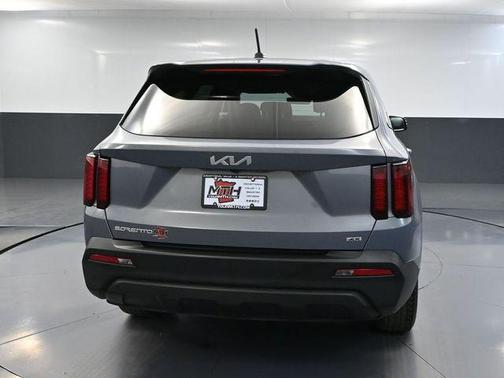 Everlasting Silver 2023 Kia Sorento LX