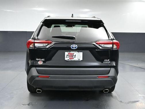 2022 Toyota RAV4 Hybrid XLE