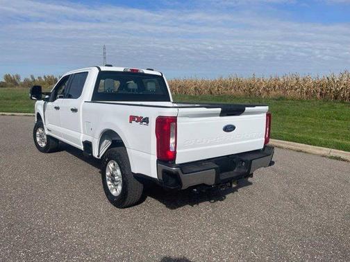 Oxford White 2025 Ford F-250 XLT