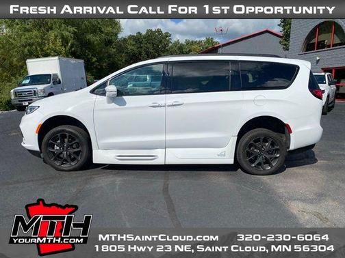 2022 Chrysler Pacifica Touring-L