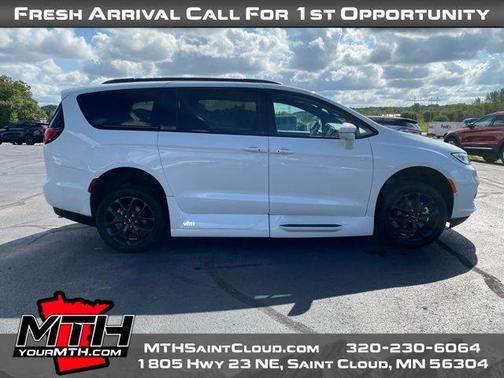 2022 Chrysler Pacifica Touring-L