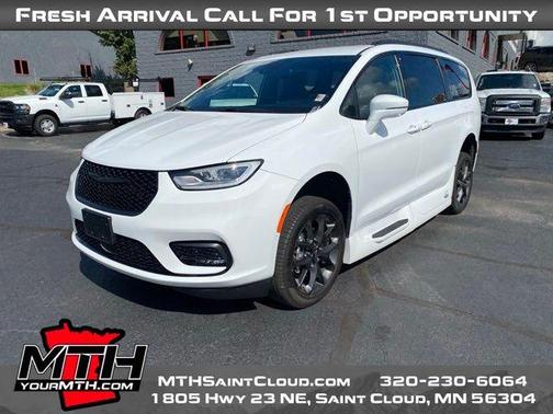 2022 Chrysler Pacifica Touring-L