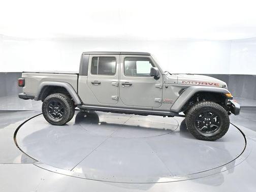 Sting Gray Clearcoat 2022 Jeep Gladiator Mojave