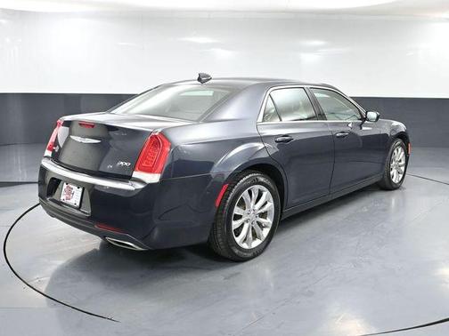 2017 Chrysler 300 Limited