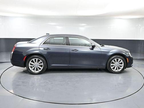 2017 Chrysler 300 Limited