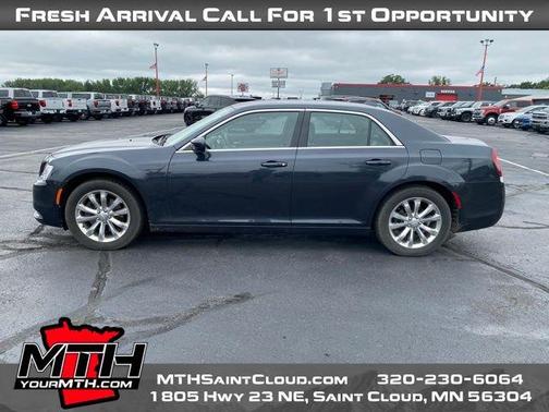 2017 Chrysler 300 Limited