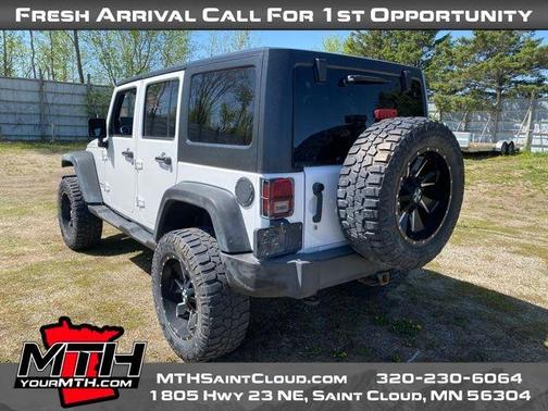Bright White Clearcoat 2012 Jeep Wrangler Unlimited Rubicon