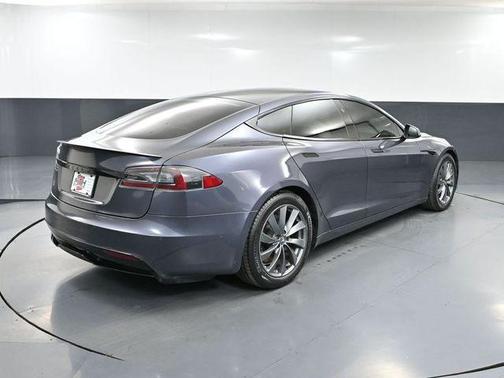 2021 Tesla Model S Plaid
