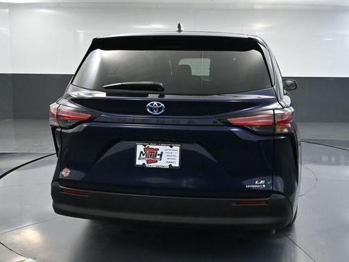 2021 Toyota Sienna LE