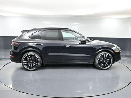 2022 Porsche Cayenne E-Hybrid Turbo S