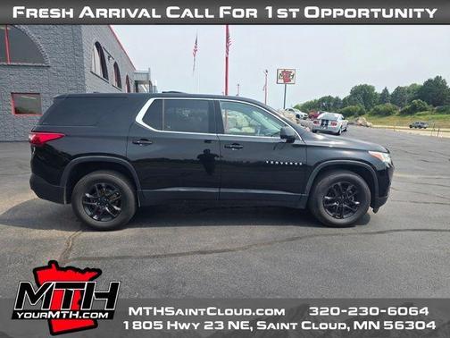 Mosaic Black Metallic 2018 Chevrolet Traverse LS