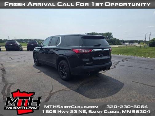 Mosaic Black Metallic 2018 Chevrolet Traverse LS