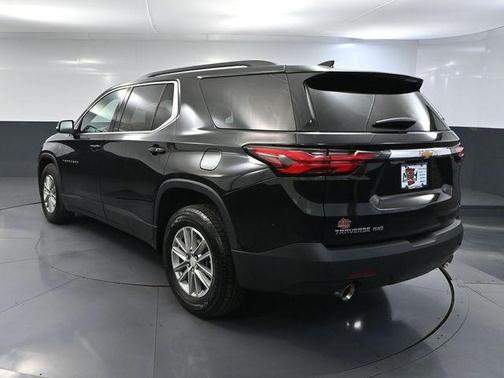 Mosaic Black Metallic 2023 Chevrolet Traverse LT Cloth