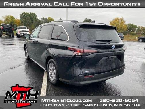 2025 Toyota Sienna XLE