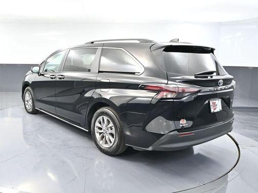 2025 Toyota Sienna XLE