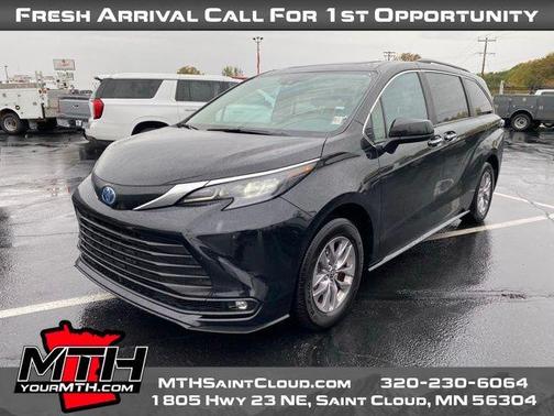 2025 Toyota Sienna XLE