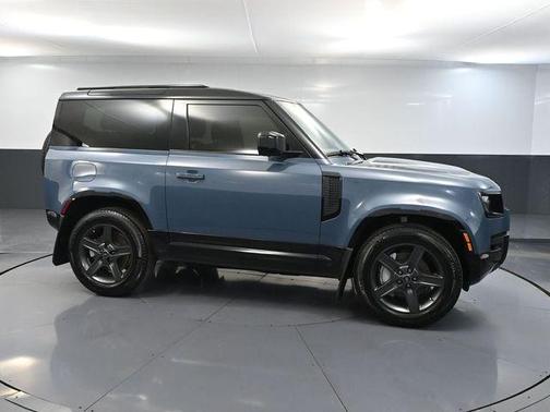 2024 Land Rover Defender P400 X-Dynamic SE