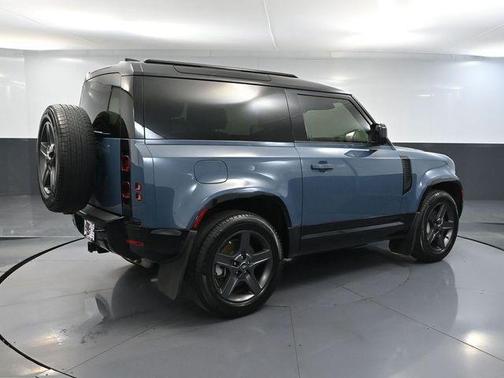 2024 Land Rover Defender P400 X-Dynamic SE