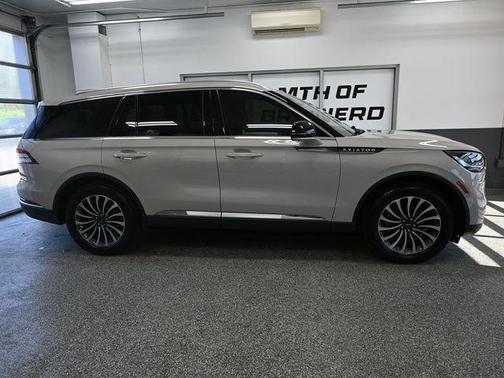 Ceramic Pearl Metallic 2023 Lincoln Aviator Reserve AWD