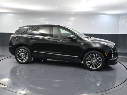 Stellar Black Metallic 2020 Cadillac XT5 Sport
