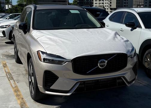 2025 Volvo XC60 Plug-In Hybrid T8 Plus