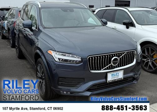 2022 Volvo XC90 T6 Momentum 7 Passenger