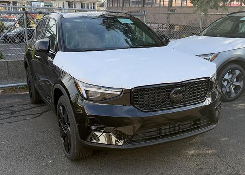 2026 Volvo XC40 B5 Ultra Black Edition