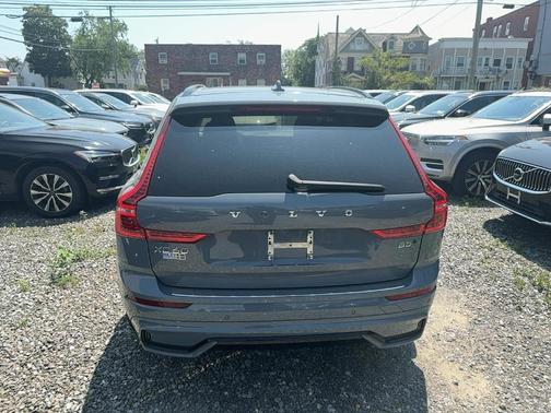 2023 Volvo XC60 B5 Ultimate Dark Theme