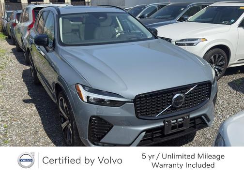 2023 Volvo XC60 B5 Ultimate Dark Theme