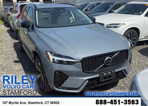 2023 Volvo XC60 B5 Ultimate Dark Theme