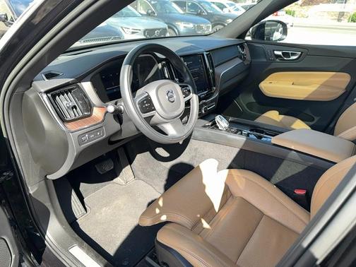 2022 Volvo XC60 Recharge Plug-In Hybrid T8 Inscription Extended Range