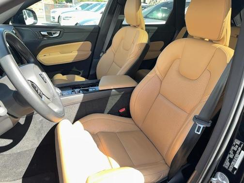 2022 Volvo XC60 Recharge Plug-In Hybrid T8 Inscription Extended Range