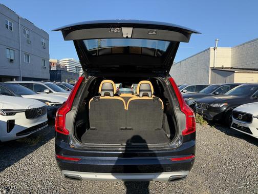2019 Volvo XC90 T6 Momentum