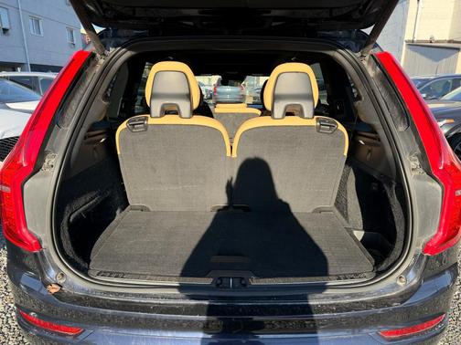 2019 Volvo XC90 T6 Momentum