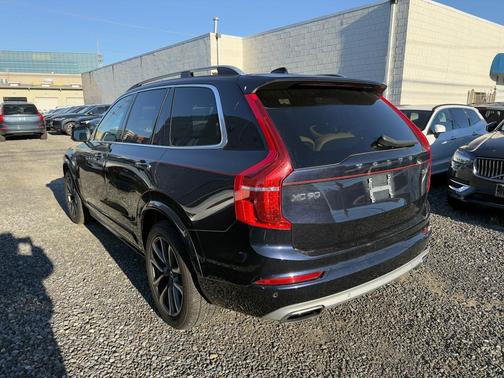 2019 Volvo XC90 T6 Momentum