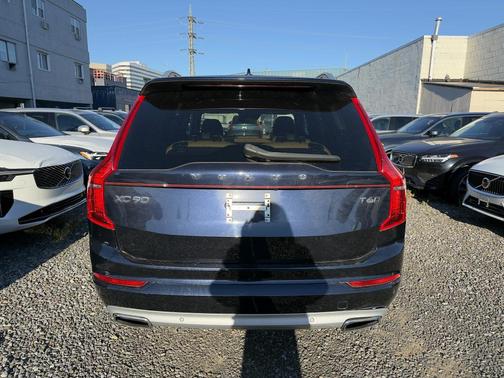 2019 Volvo XC90 T6 Momentum