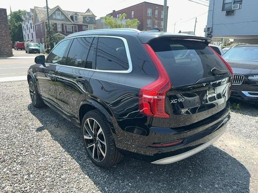 2022 Volvo XC90 T6 Momentum 7 Passenger