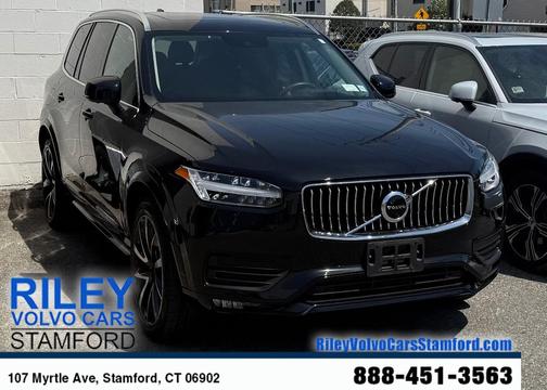 2022 Volvo XC90 T6 Momentum 7 Passenger