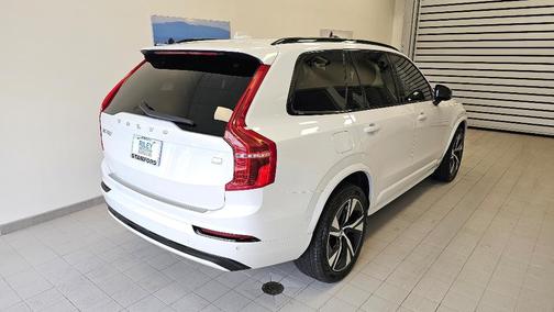 Crystal White 2022 Volvo XC90 R-Design