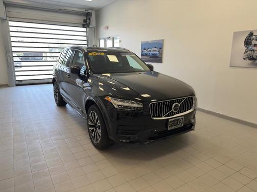 2022 Volvo XC90 T6 Momentum 7 Passenger