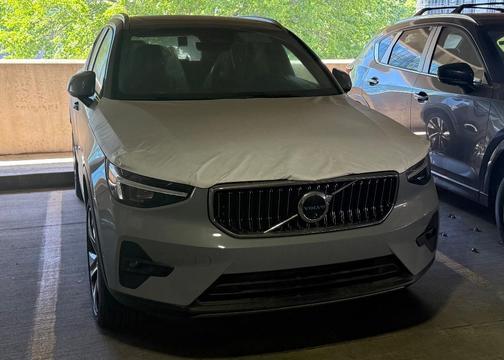 2025 Volvo XC40 B5 Plus Bright Theme