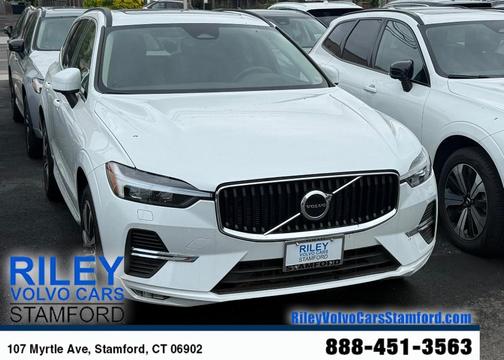 2022 Volvo XC60 B5 Momentum